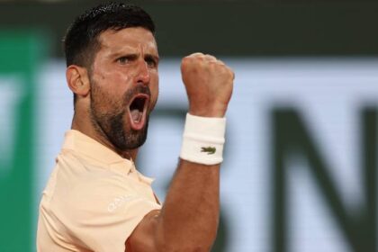 Djokovic cede un set pero avanza en su estreno en Roland Garros