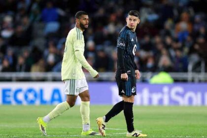 James juega su mejor partido con Minnesota y niega su retiro