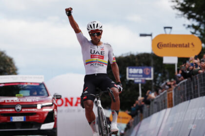 Jhonatan Narváez repite victoria en el Giro de Italia
