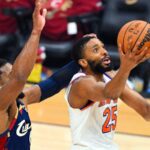 Los Knicks asaltan Cleveland y se acercaron a las Finales de NBA