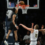 Los Nuggets de Jokic se estrellan en Minnesota y Knicks finiquitan por 51 puntos a Hawks