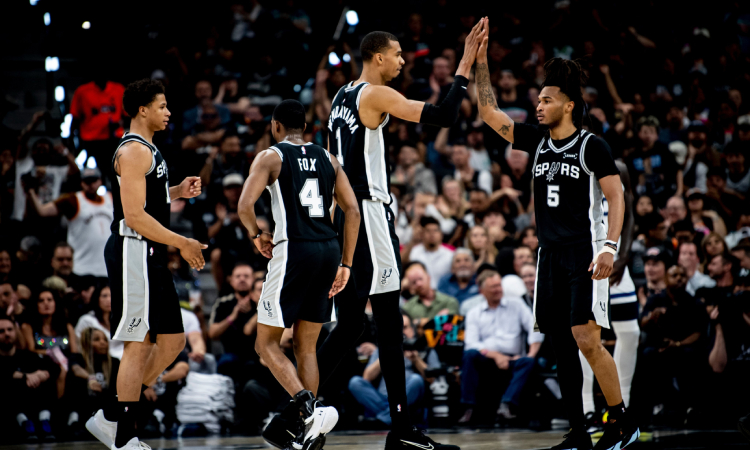 Wembanyama pone a Spurs a un paso de final del Oeste